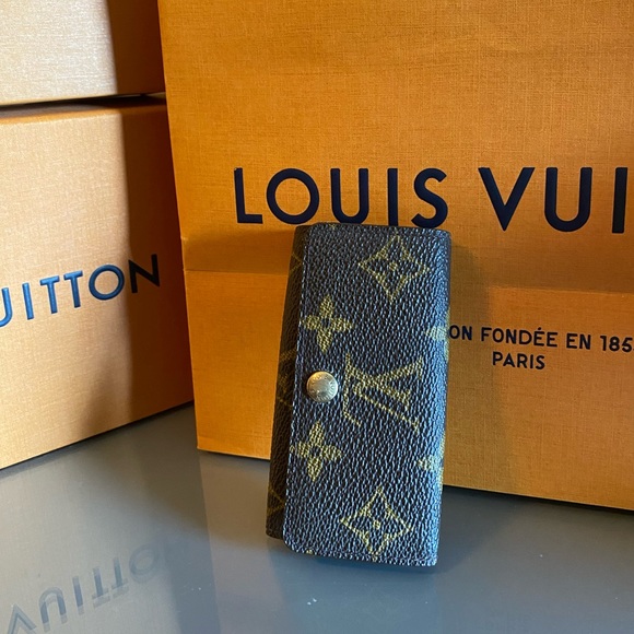 Louis Vuitton 4 Key Holder ~ Authentic - Picture 5 of 12